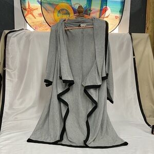 EUC Woman’s Mod Kham cardigan